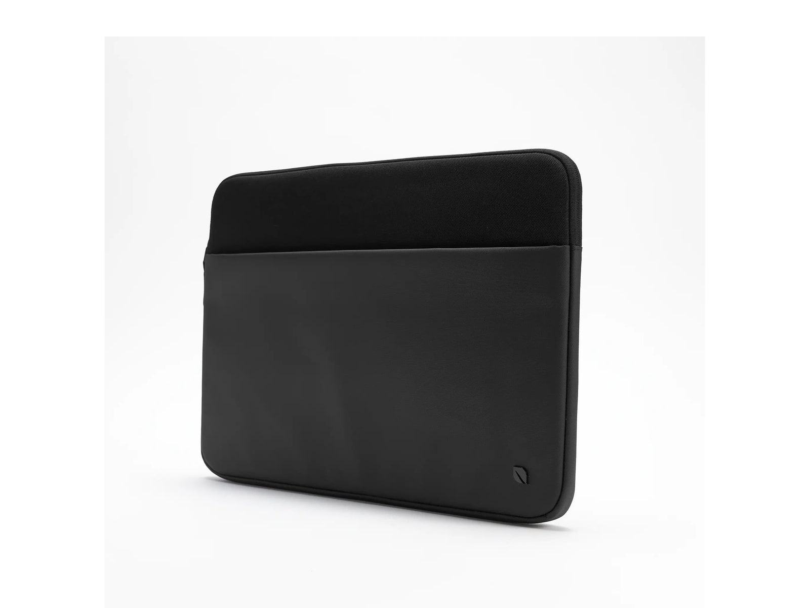 Incase - A.R.C. Sleeve 16" - Black Translucent